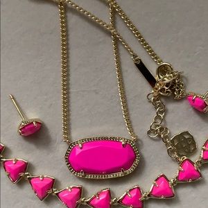 Kendra Scott necklace